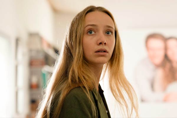 Abby Riser em Girl Taken