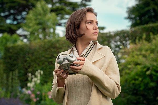 Lady Eileen ‘Bundle’ Brent dans Agatha Christie's Seven Dials