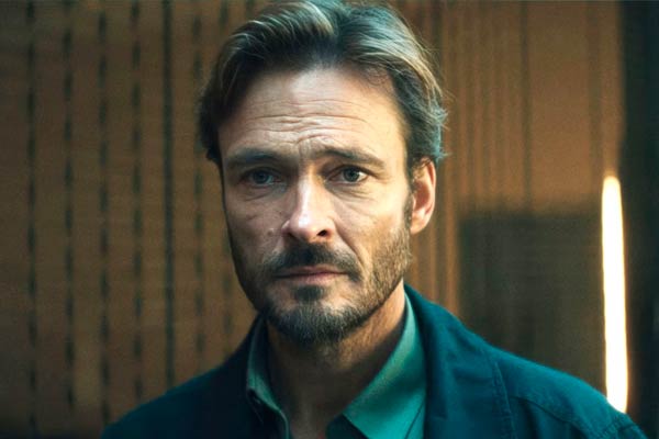 Simon Schäfer em Unfamiliar