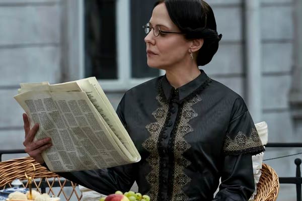 Eliza Van Lew en The Gray House
