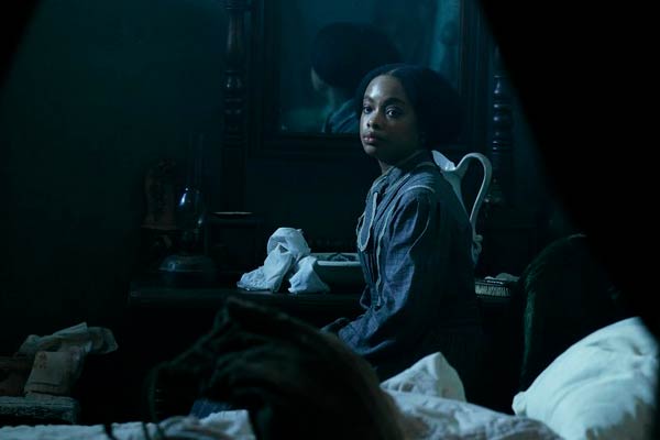 Mary Jane Richards en The Gray House