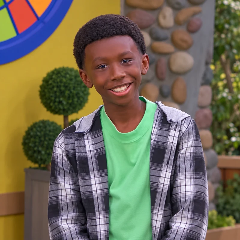 Caleb Williams como Wade en Buddy