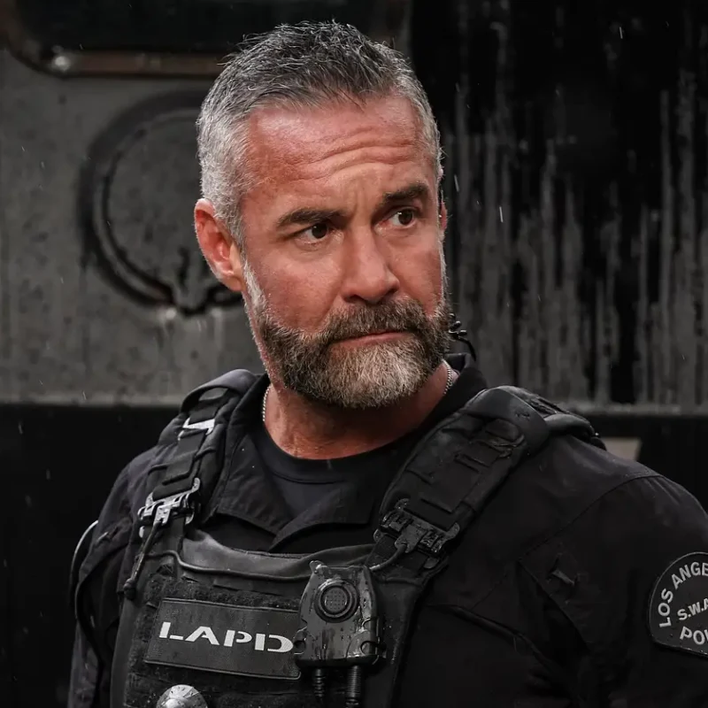Jay Harrington como Sergeant David 'Deacon' Kay en S.W.A.T.