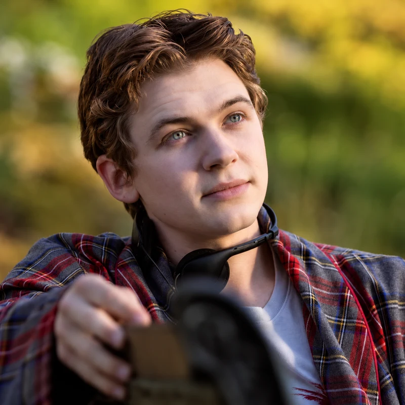 Igby Rigney como Kevin en El club de la medianoche