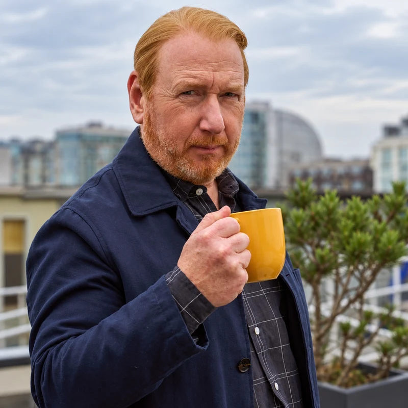 Adrian Scarborough als DI Max Arnold in The Chelsea Detective