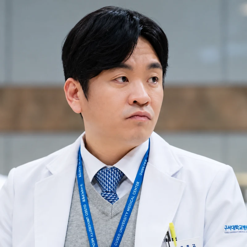 Lee Sung-wook as Bae Heung Gon in Doctor X: Age of the White Mafia