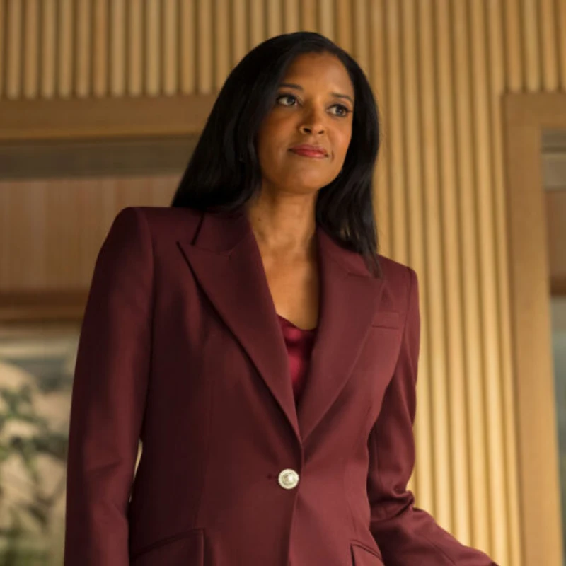 Renée Elise Goldsberry dans le rôle de Nichole E. Ferebee dans Cupertino