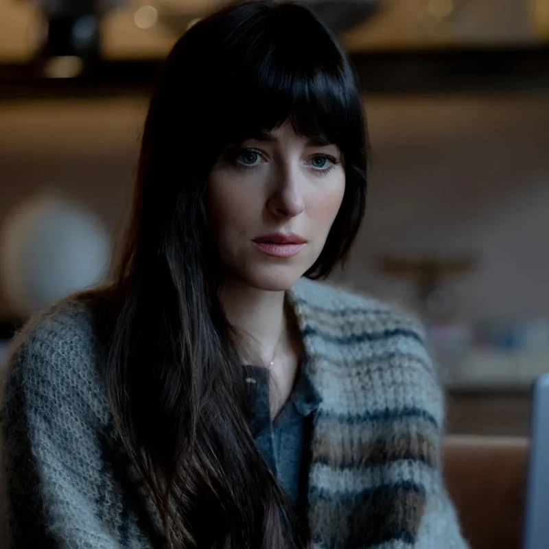 Dakota Johnson como Lowen Ashleigh en Verity