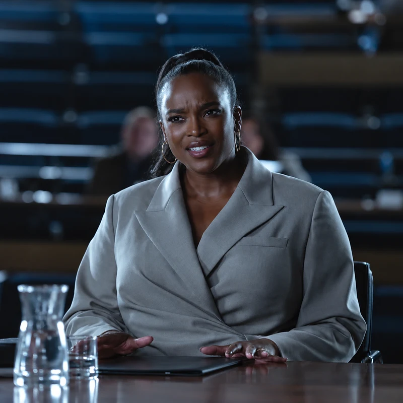 Wunmi Mosaku como Raya en The Social Reckoning