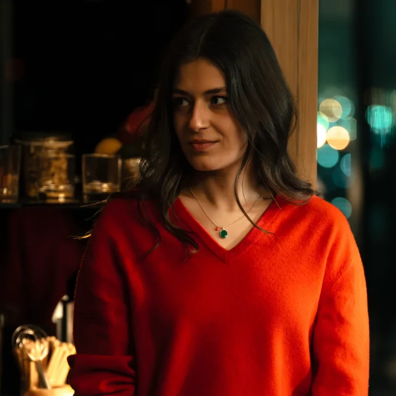 Carlotta Banat as Simone Edwards in Winter