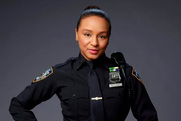 Officer Kaya Blanke en Elsbeth