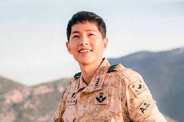 Yoo Si Jin in Descendants of the Sun