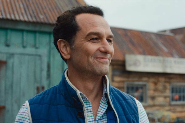 Tom Loftis dans Widow’s Bay