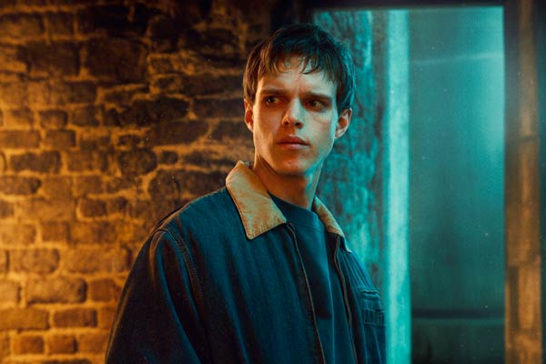 Olly Hatton en Prisoner
