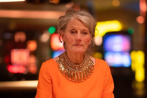 Nancy Packer en The Cage