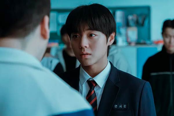 Yeon Si-eun in Weak Hero