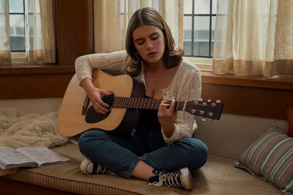 Hannah Wells in Off Campus