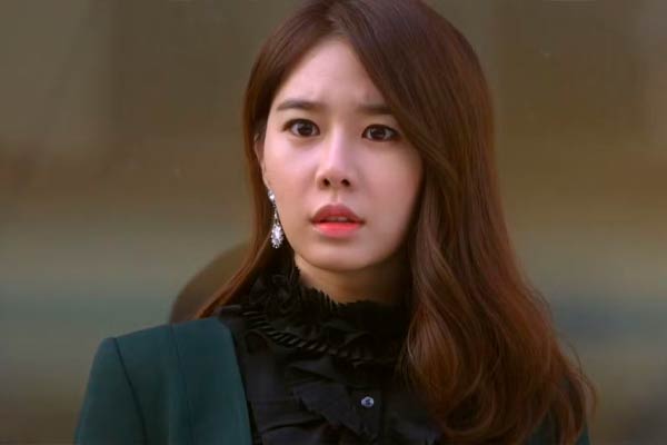 Yoo Se Mi in My Love from the Star