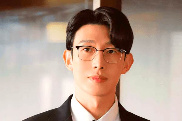 Jung Myeong-seok in Extraordinary Attorney Woo