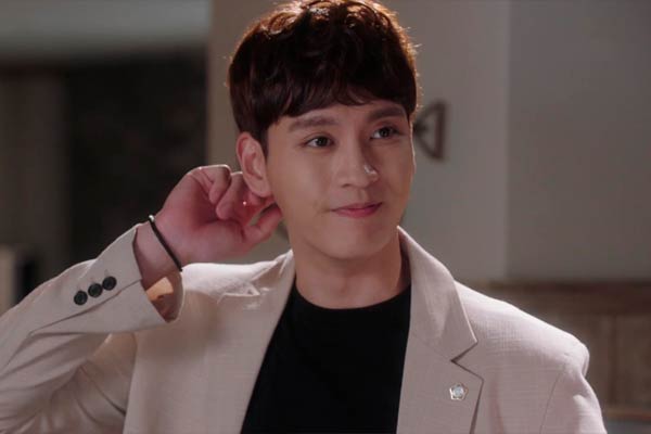 Ji Eun-hyeok en Suspicious Partner