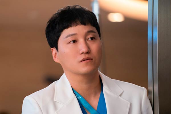 Yang Seok Hyung in Hospital Playlist