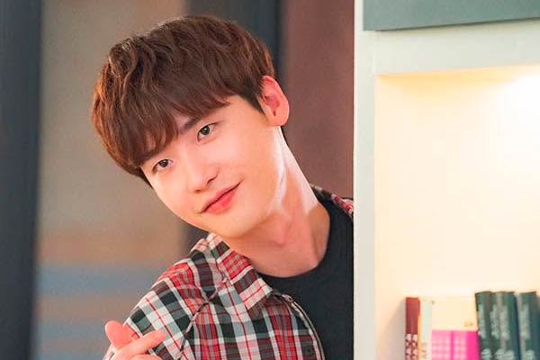 Cha Eun-ho in Romance Is a Bonus Book
