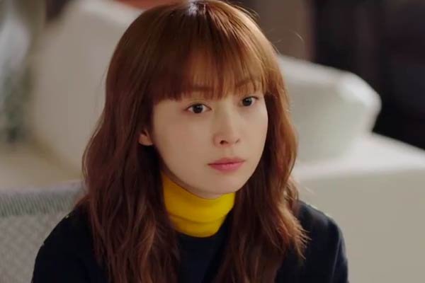 Kang Dan Yi in Romance Is a Bonus Book