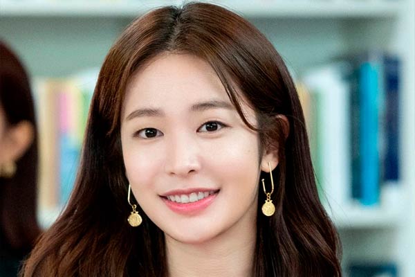 Song Hae Rin in Romance Is a Bonus Book
