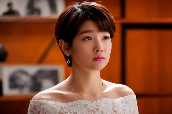 Eun Ha Won in Cinderella and the Four Knights