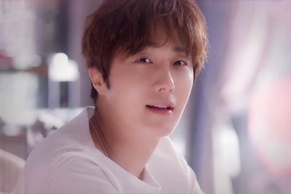 Kang Ji Un in Cinderella and the Four Knights