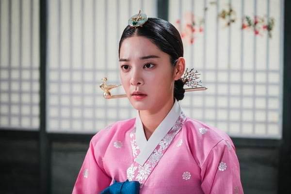 Jo Hwa Jin in Mr. Queen