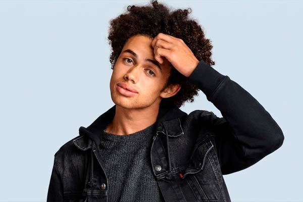 Dustin in Elle