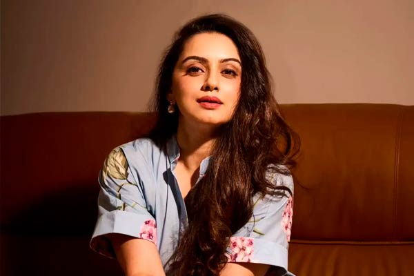Shraddha Sardesai in Pritam Pedro
