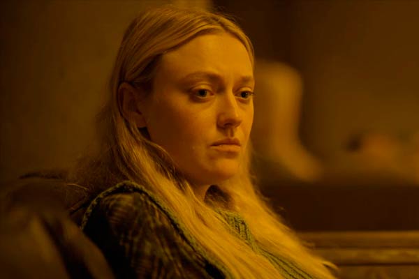 Dakota in The Watcher