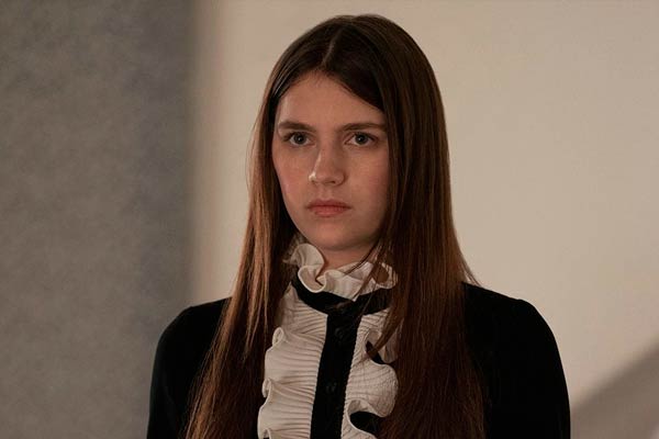 Leanne Grayson in Servant