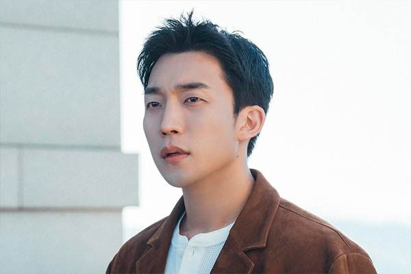 Lee Dong Jin in A Bona Fide Killer