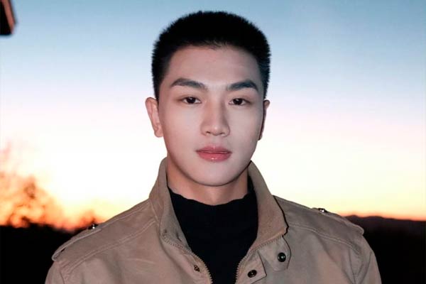 Xu Chang Yang in A Winter Sun Wakes the Wind in Spring Hills' Dream