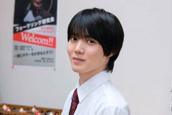 Suzuki Hajime in Popular Serizawa Acts Weird around Me