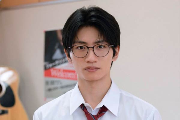 Takeuchi Tomoaki in Popular Serizawa Acts Weird around Me