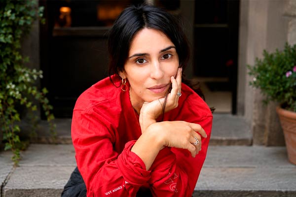Mari Sawadi in Doppelhaushälfte