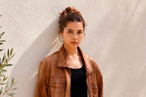 Zoe Sawadi in Doppelhaushälfte