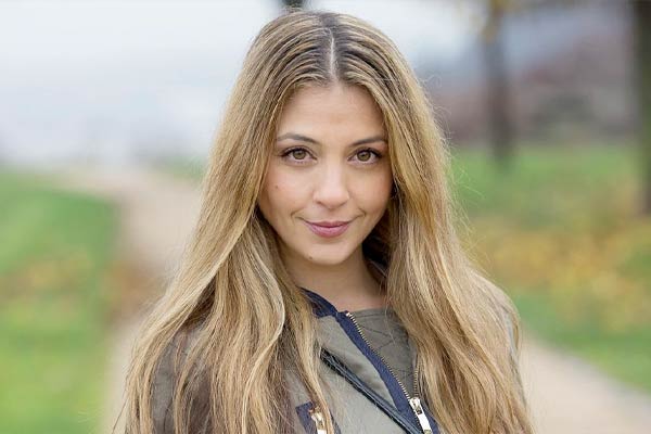 Arzu Ritter dans In All Friendship
