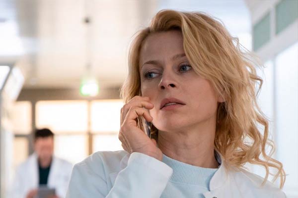 Dr. Ina Schulte dans In All Friendship
