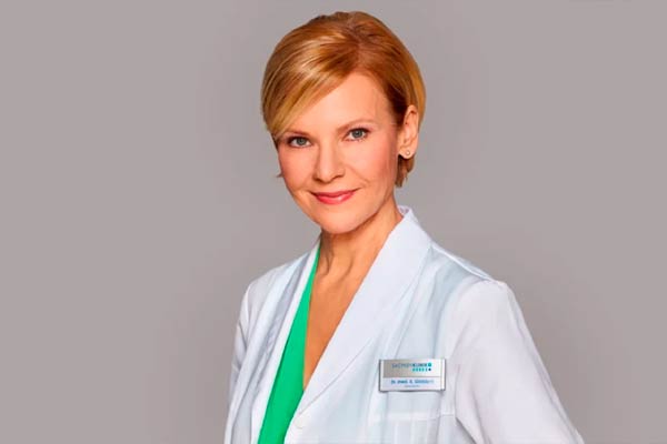 Dr. Kathrin Globisch dans In All Friendship
