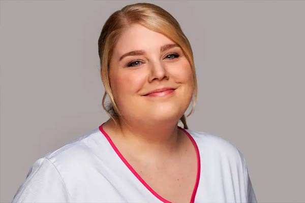 Miriam Schneider dans In All Friendship
