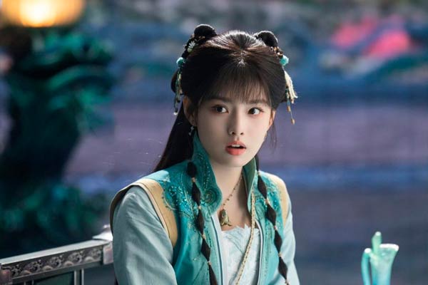 Lan Ling E in Pull Strings