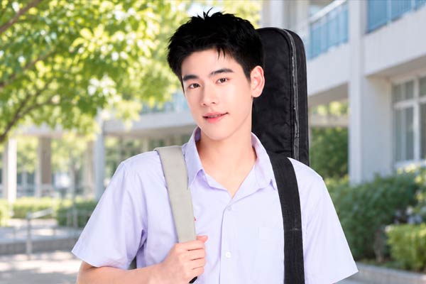 Lee in Class Crush Crisis