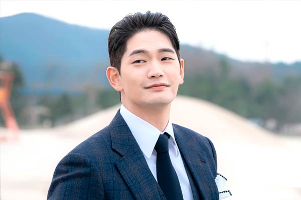 Park Jun Yeong in Flex X Cop