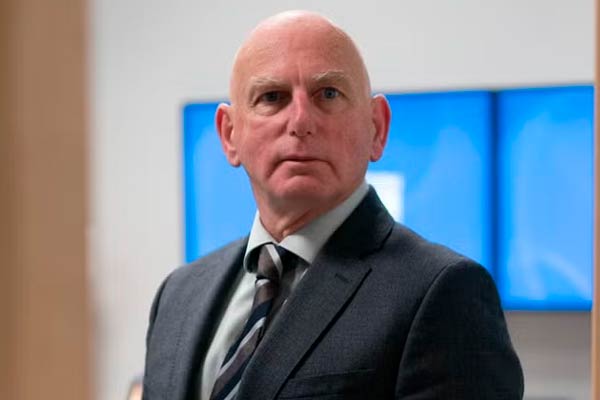 Colin Robertson in Vigil